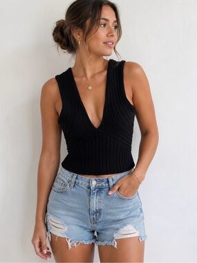 Grey Lab Ribbed V-Neck Crop Tank Top black minimalist chic fall summer boho